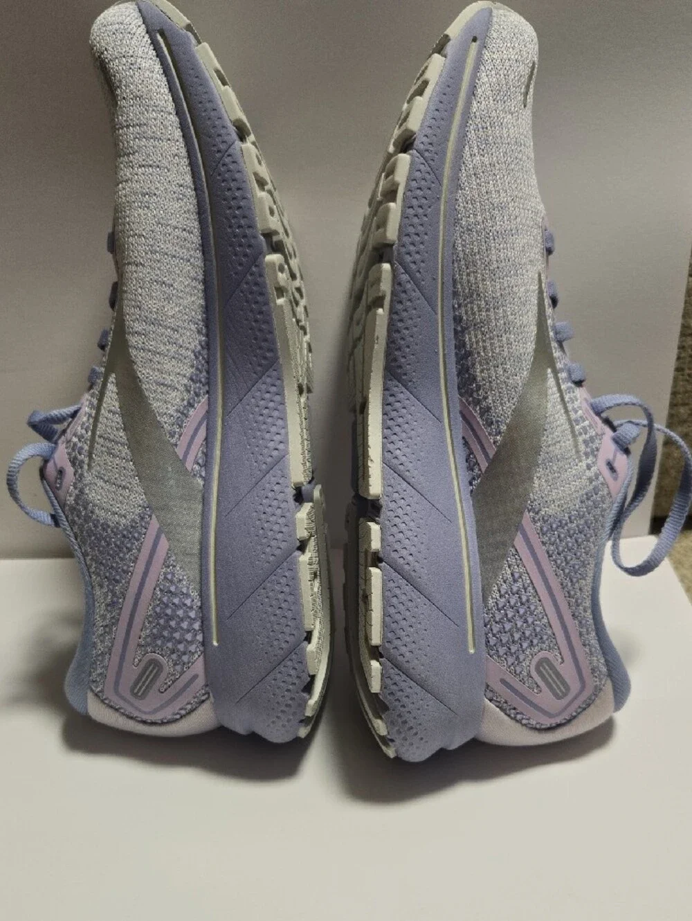 Brooks Ghost 14 Women’s Light Purple and Silver Athletic Running Shoes Size 10